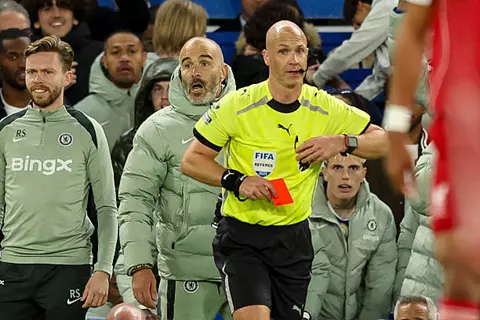 سيغيب عن مباراة نوتينجهام فورست.. إيقاف وتغريم ماريسكا بعد طرده أمام ليفربول